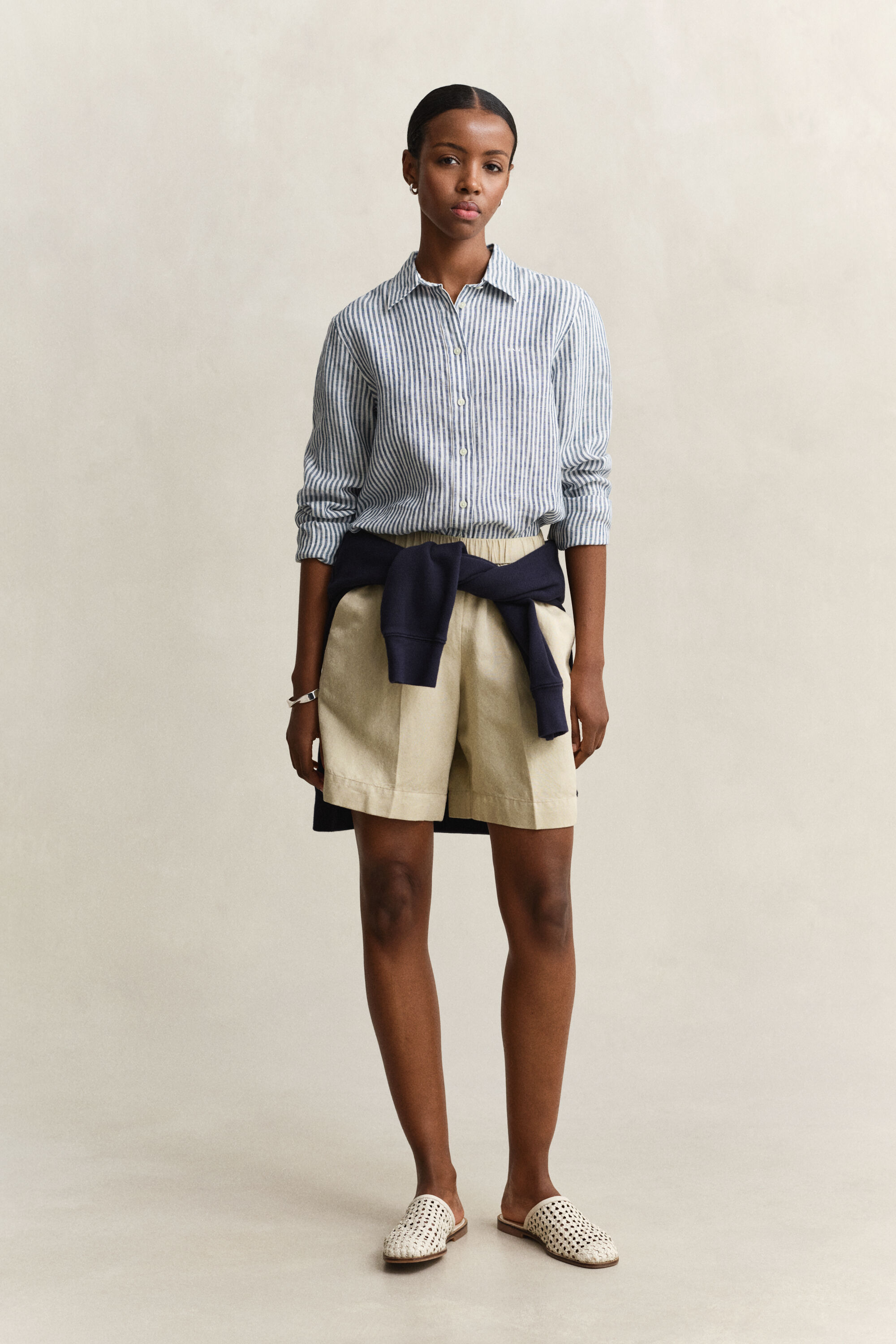 Regular fit ‑mitoitettu raidallinen pellavapaita