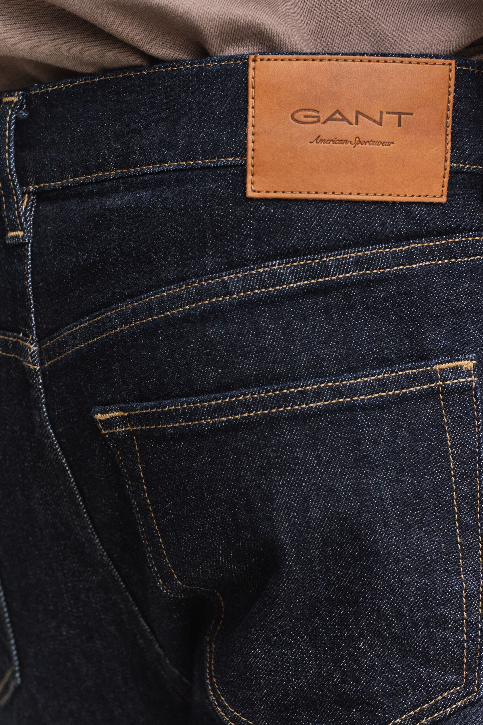 Slim fit ‑mitoitetut Clean Wash ‑farkut