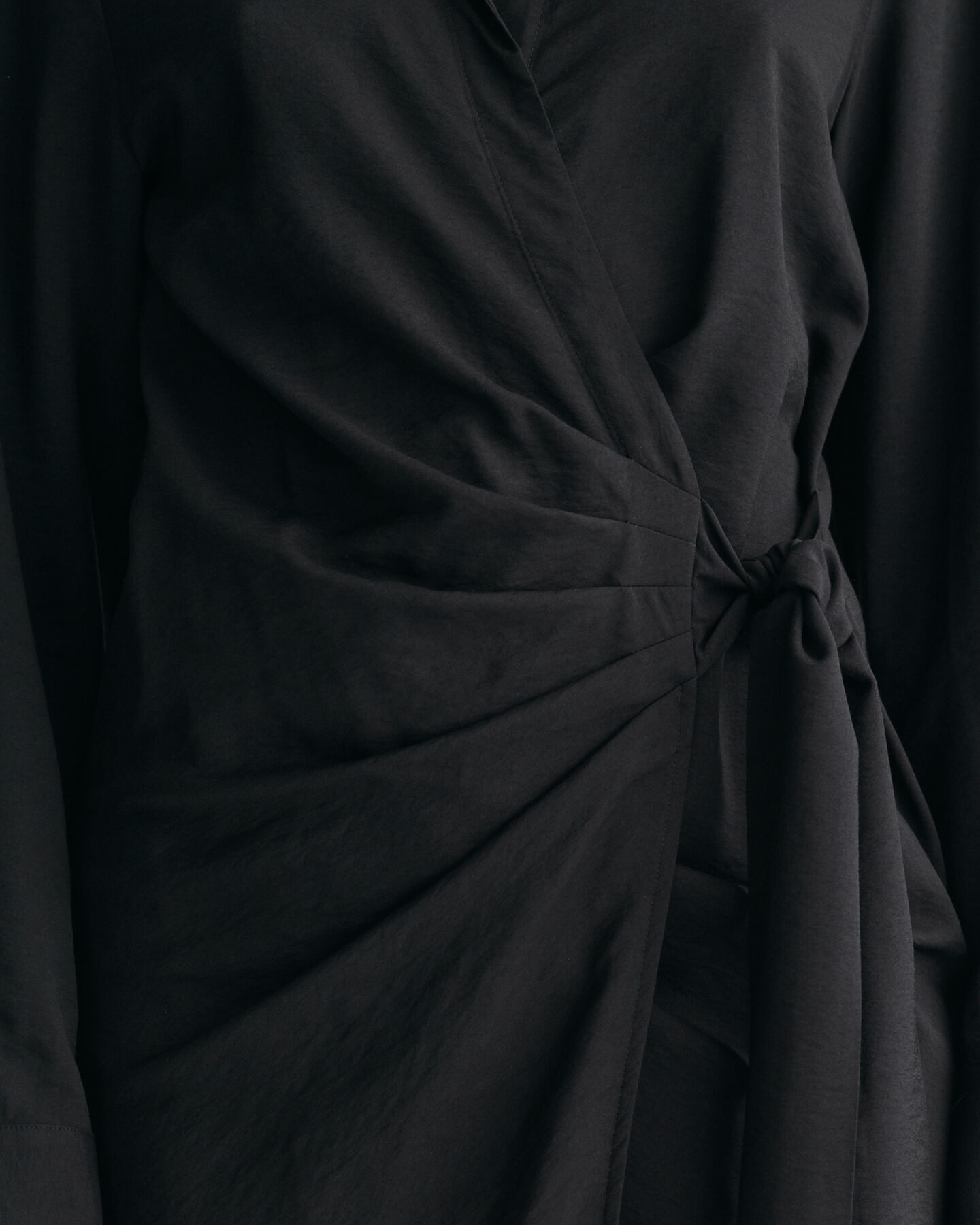 Kietaisumallinen paitamekko