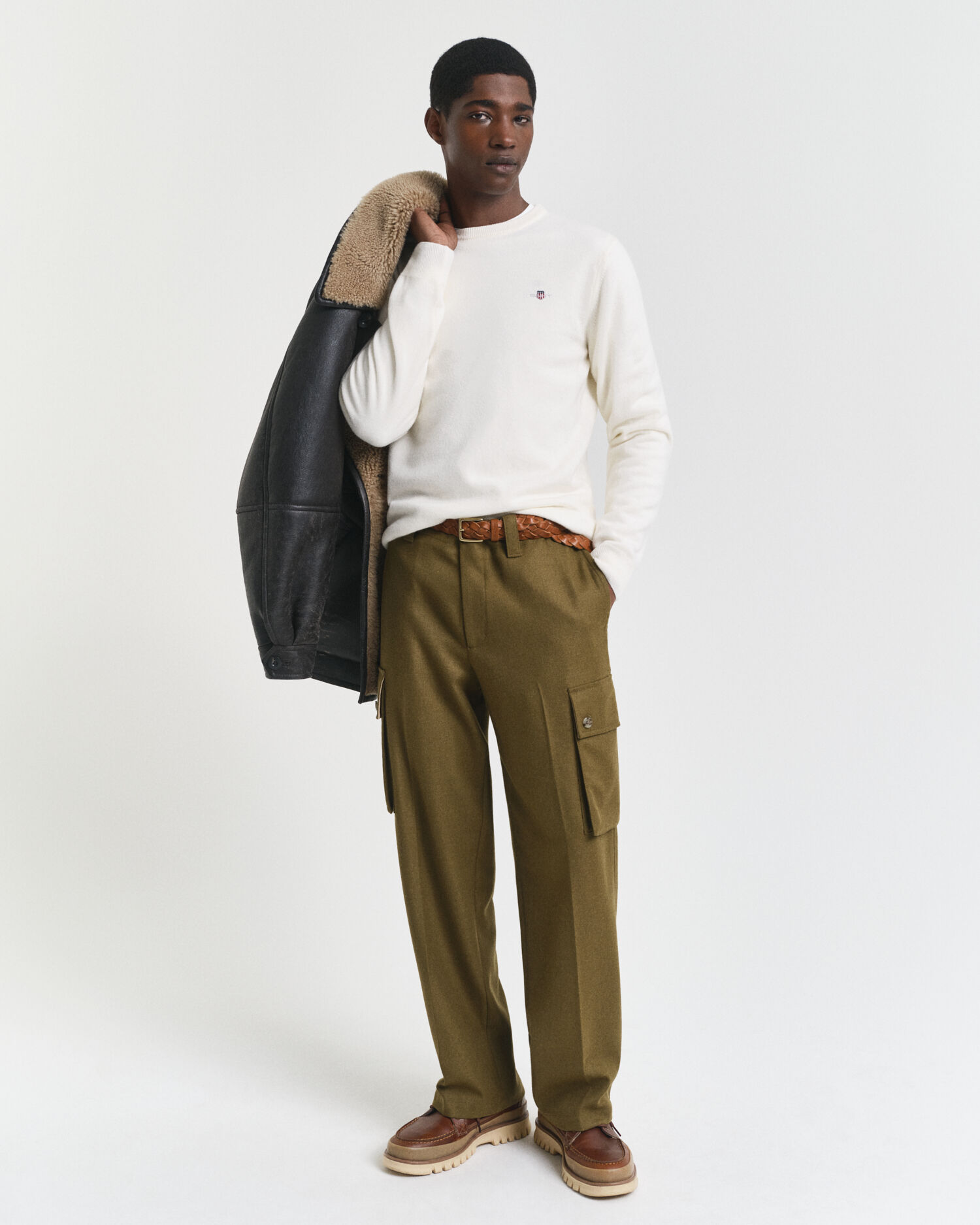 Ohut lampaanvillaneule, pyöreä pääntie