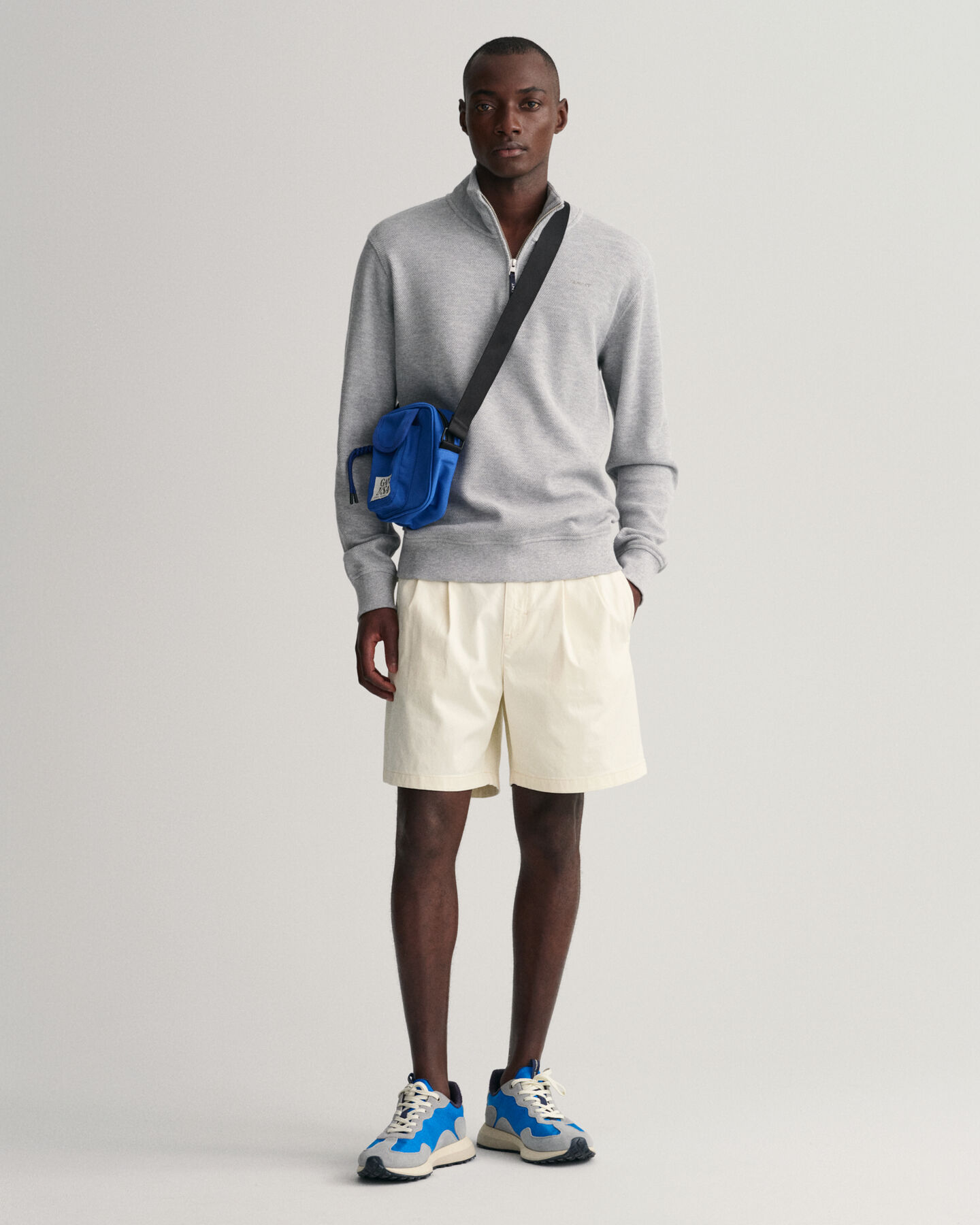 Vohvelipintainen collegepaita, jossa vetoketjullinen p&auml;&auml;ntie