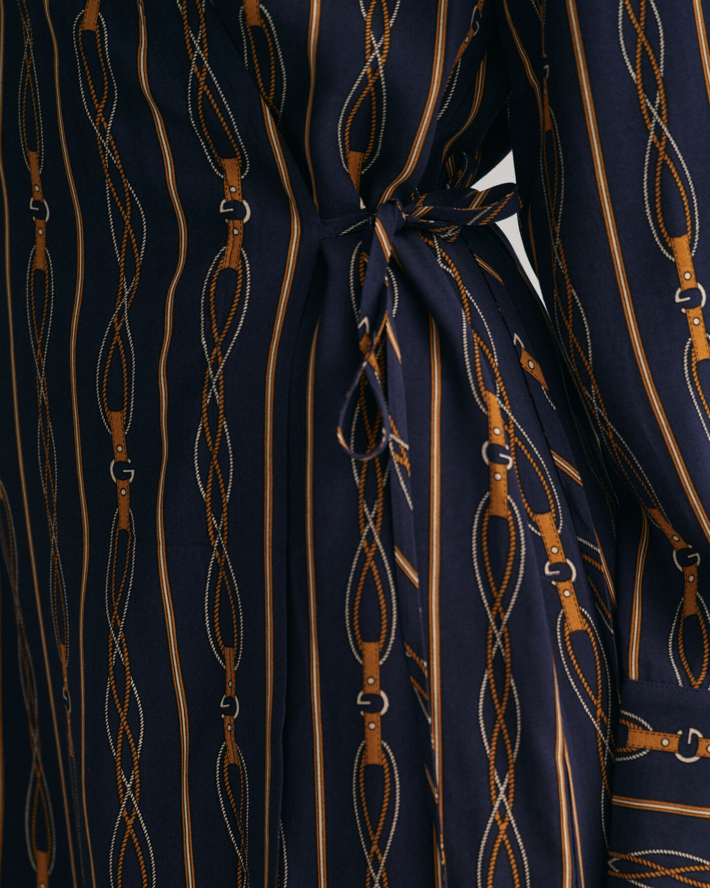 Regular fit ‑mitoitettu raidallinen Rope-kietaisumekko