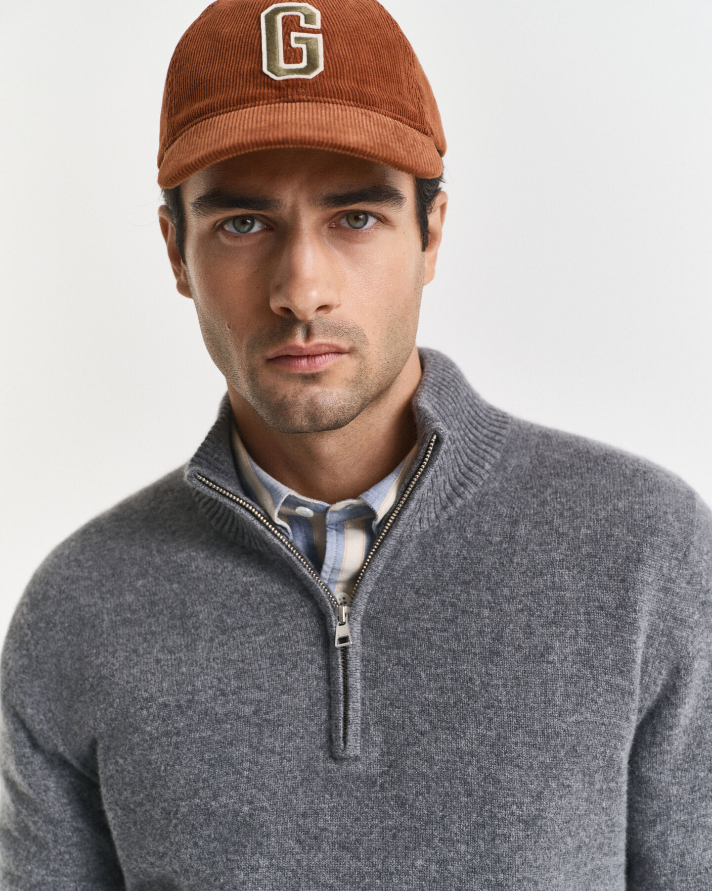 Puolivetoketjullinen kašmirneulepusero