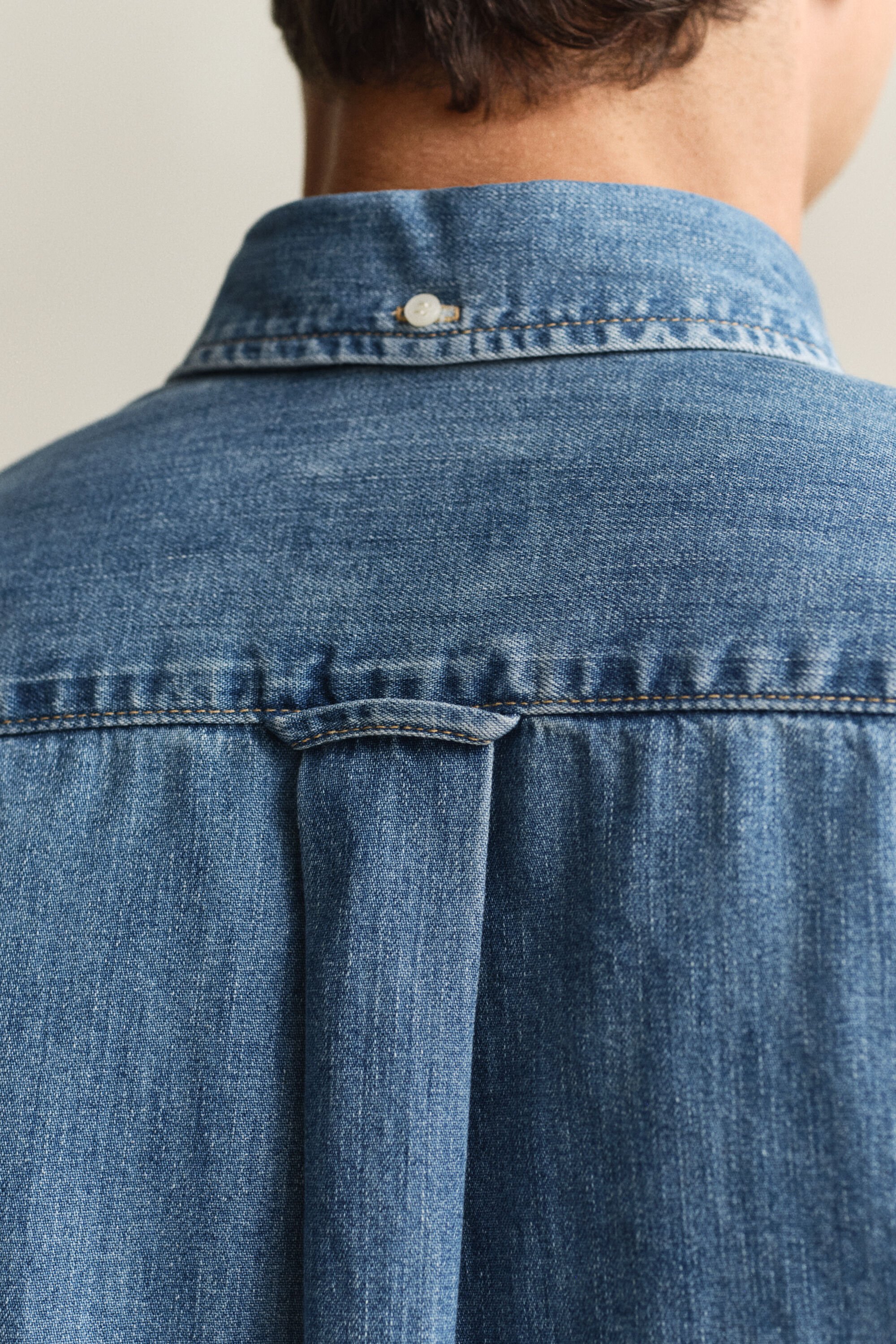 Regular fit ‑mitoitettu farkkupaita