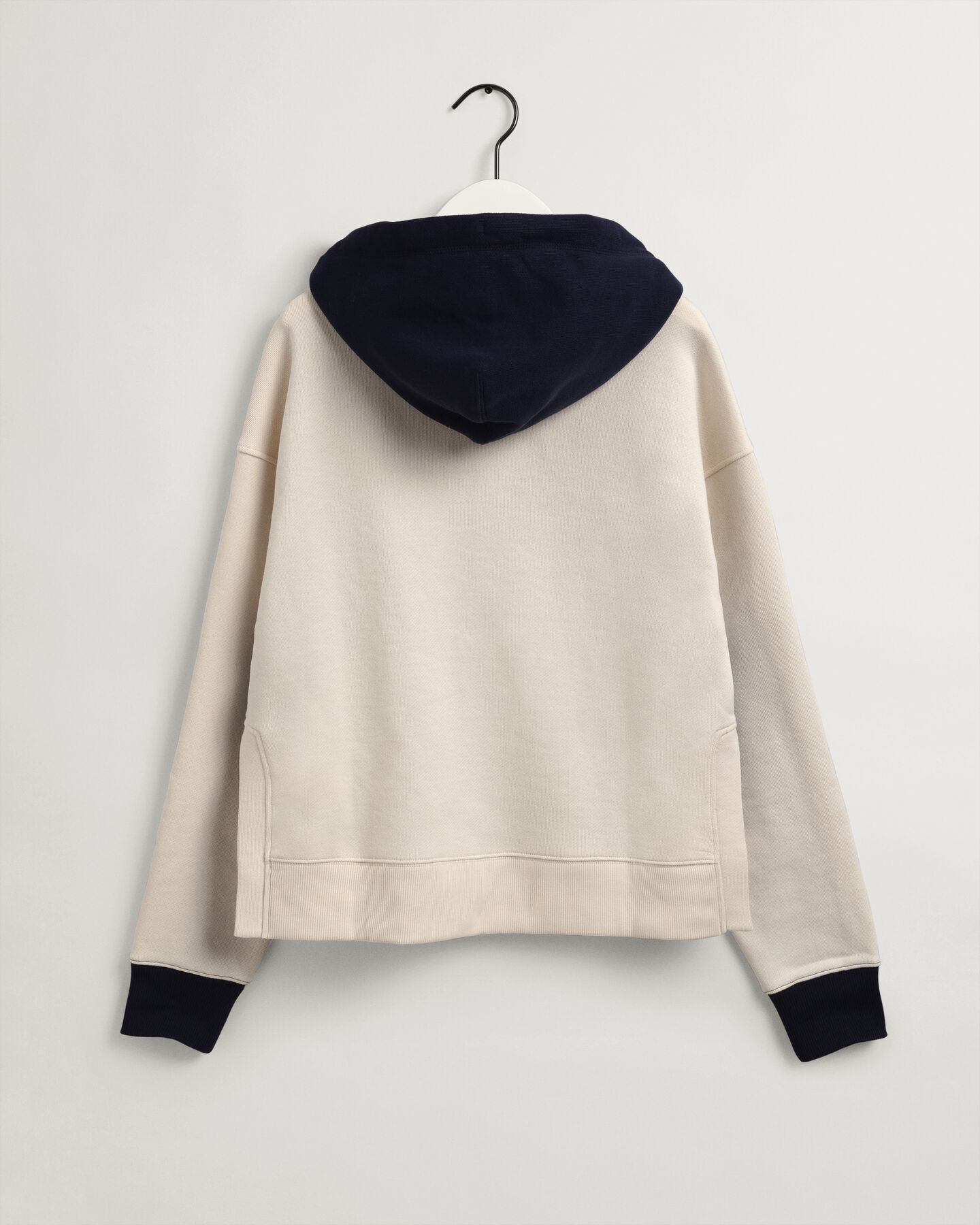 Monivärinen huppari