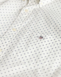 Regular fit ‑mitoitettu pikkukuvioinen paita