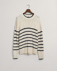 Raidallinen palmikkoneulepusero, jossa py&ouml;re&auml; p&auml;&auml;ntie