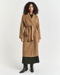 Käsin tikattu takki vyöllä