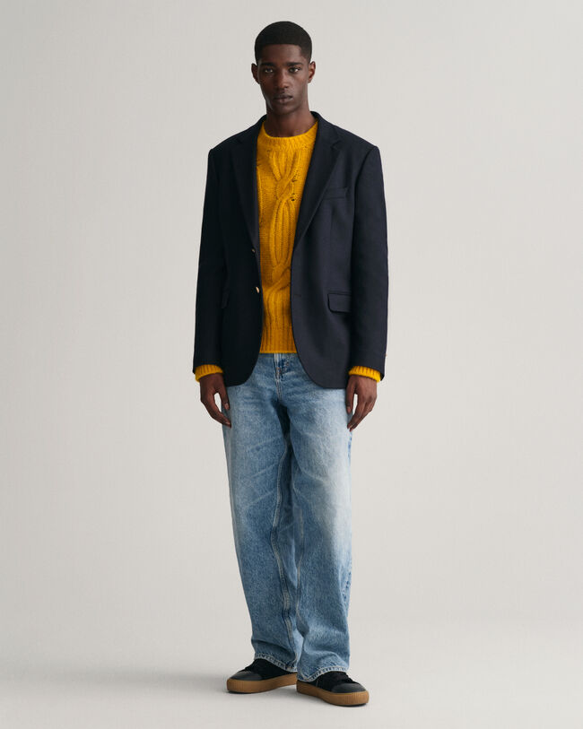 Furry-palmikkoneule, jossa pyöreä pääntie