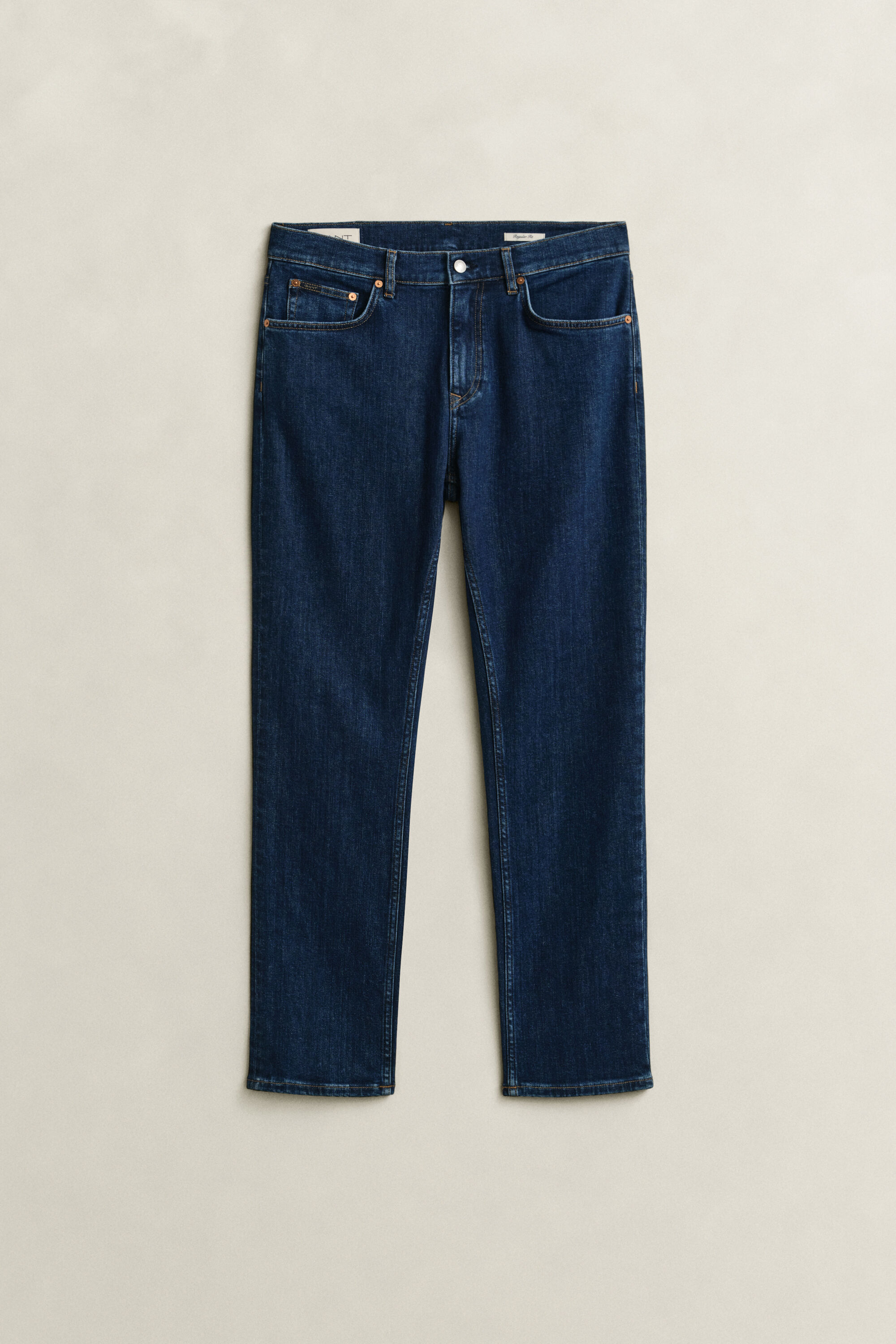 Regular fit ‑mitoitetut Clean Wash ‑farkut