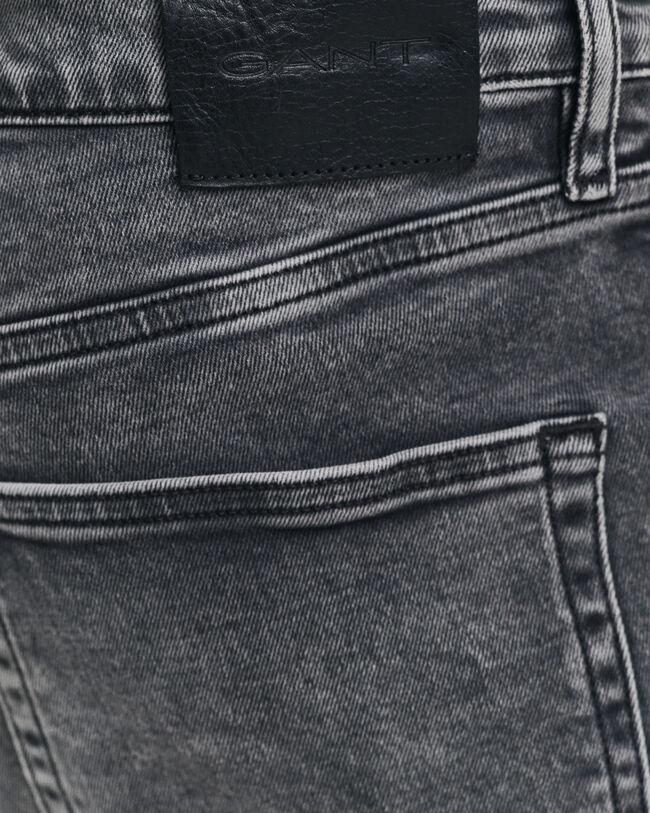 Slim&nbsp;fit ‑mitoitetut Black Wash ‑farkut