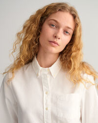 Regular fit ‑mitoitettu, valmiina v&auml;rj&auml;tty oxford-paita