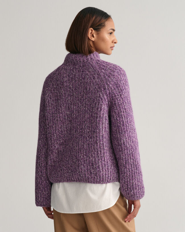 Monis&auml;vyinen pystykauluksinen neulepusero