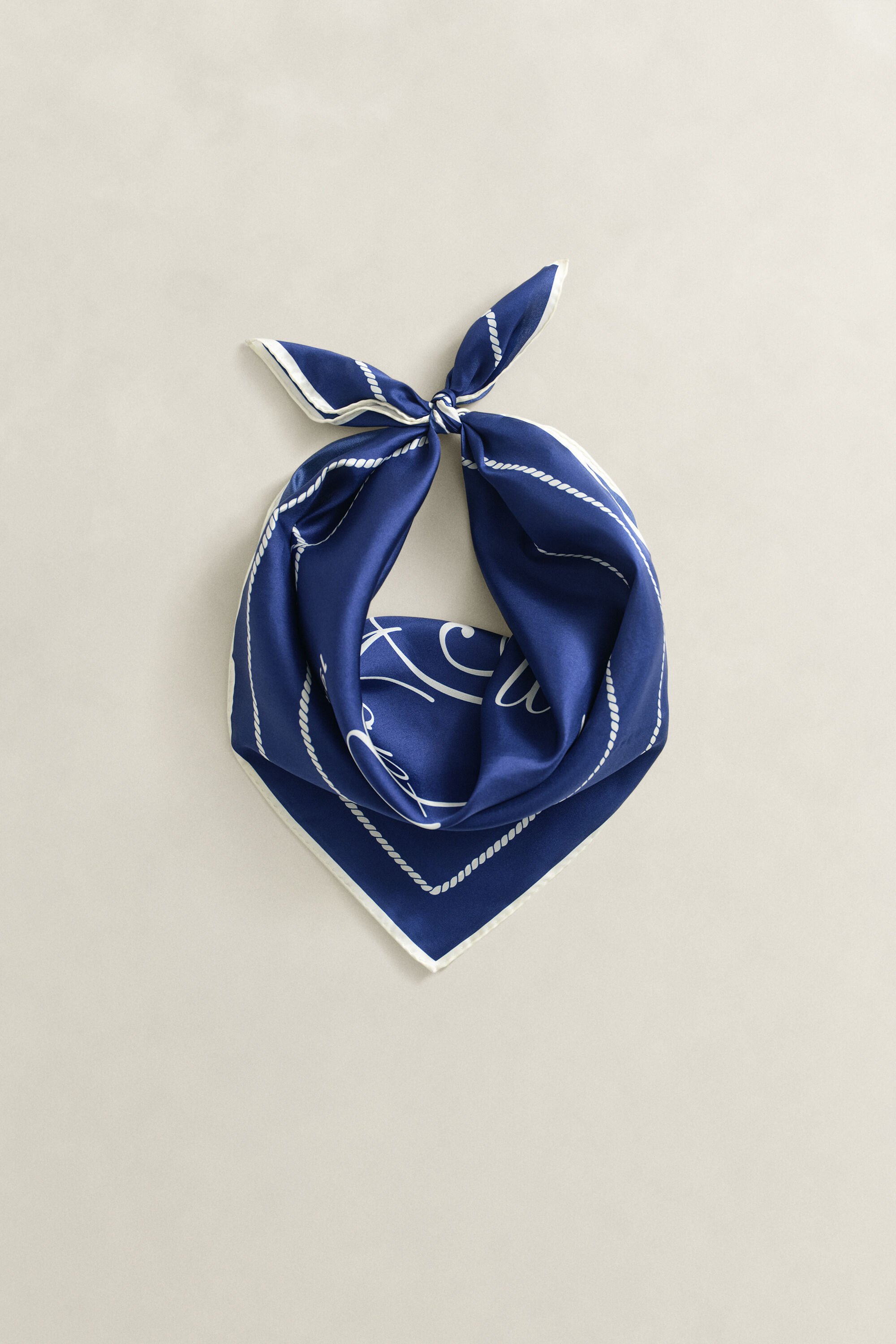 Köysikuvioinen silkkihuivi