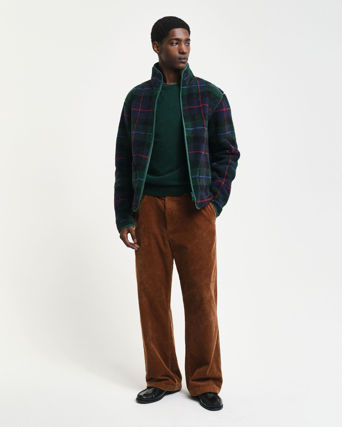 Ohut lampaanvillaneule, py&ouml;re&auml; p&auml;&auml;ntie