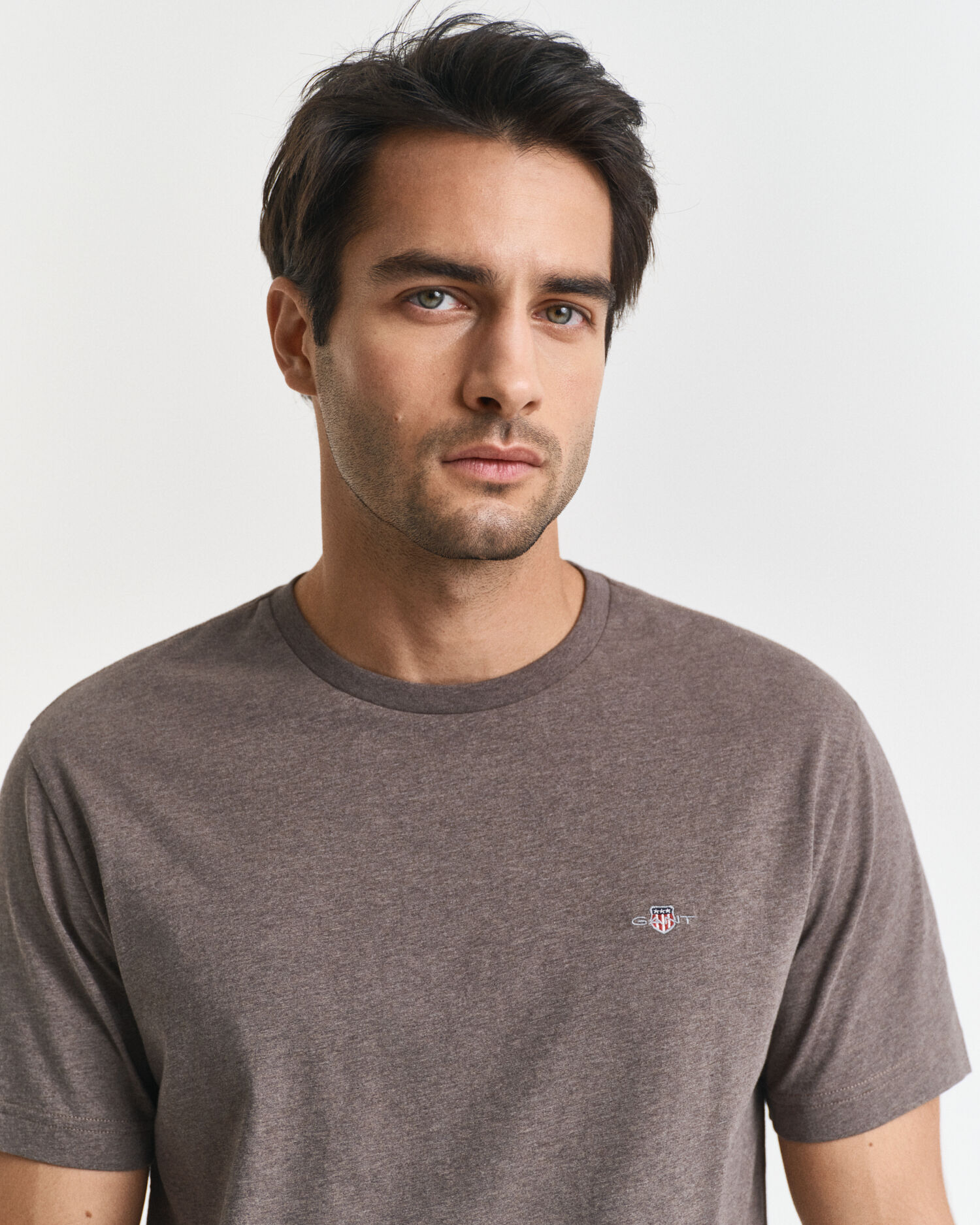 Regular fit ‑mitoitettu Shield-t‑paita