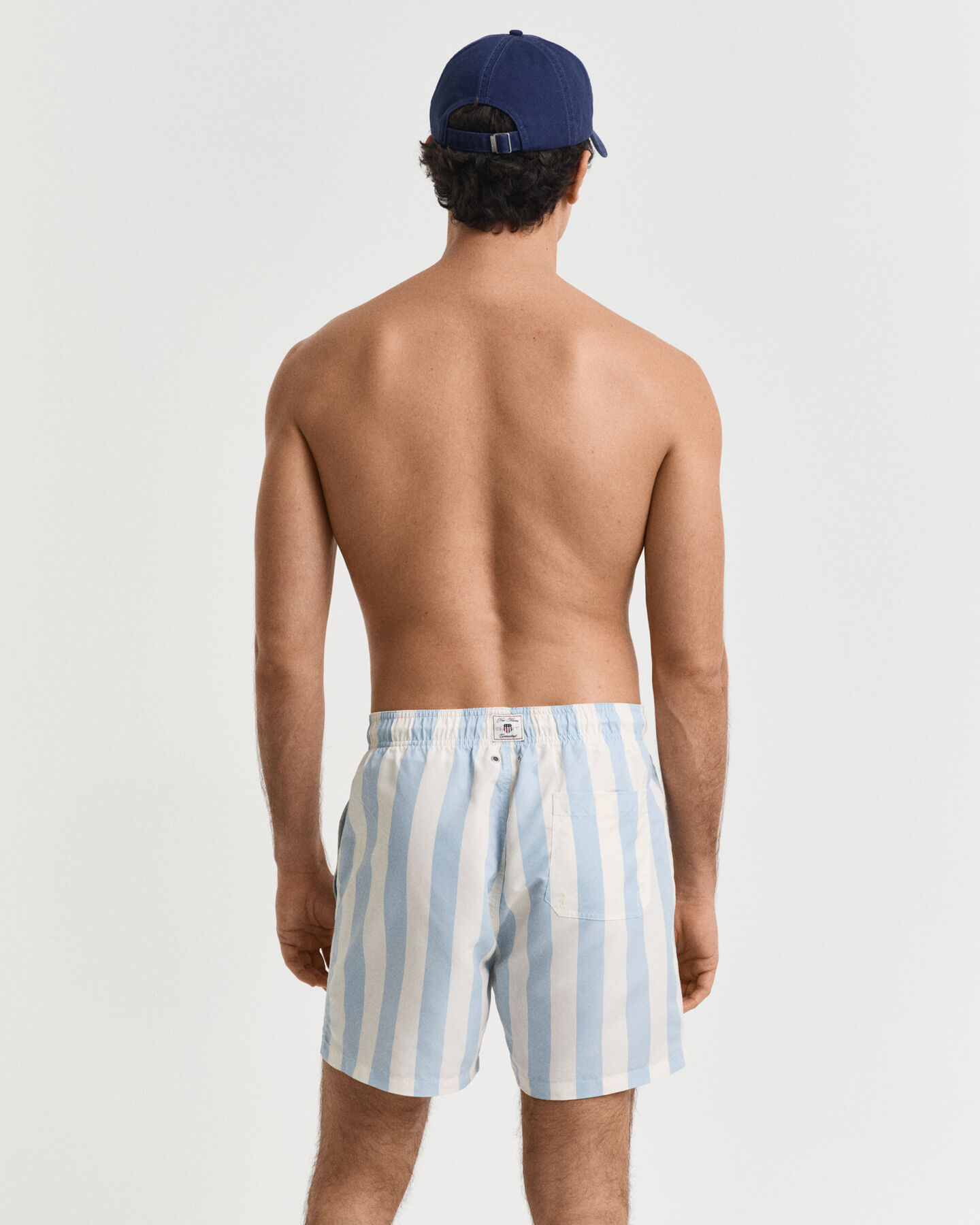 Leveäraitaiset uimashortsit