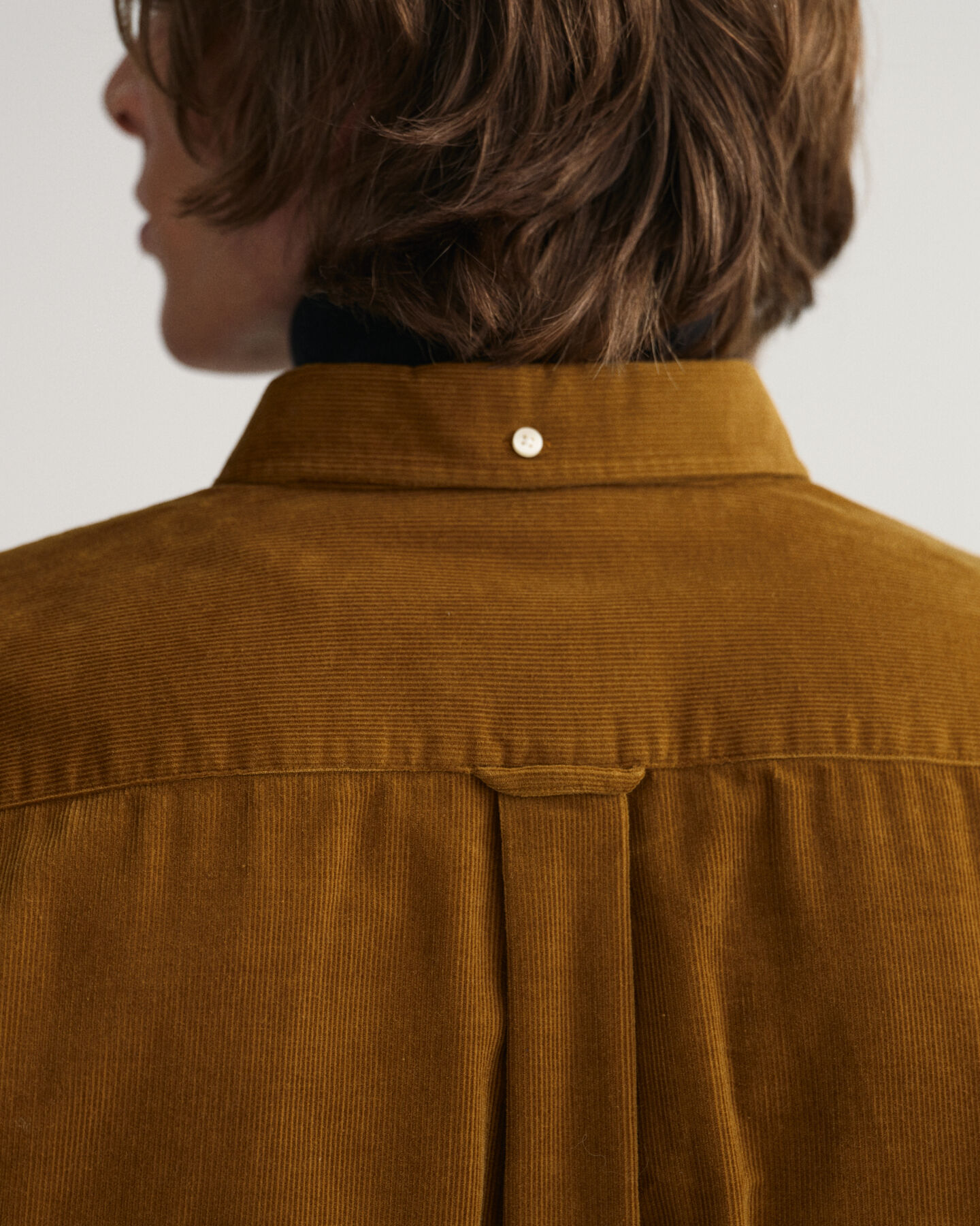 Regular fit ‑mitoitettu vakosamettipaita