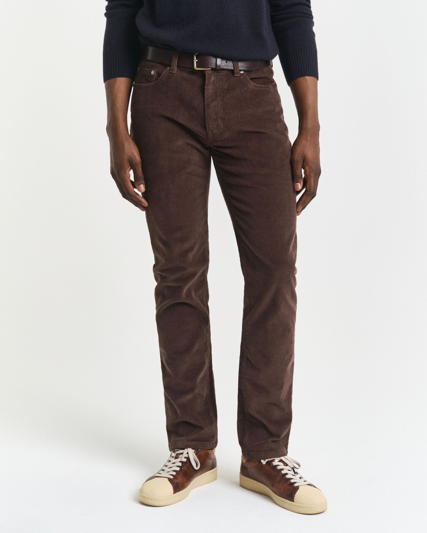 Regular fit ‑mitoitetut vakosamettifarkut