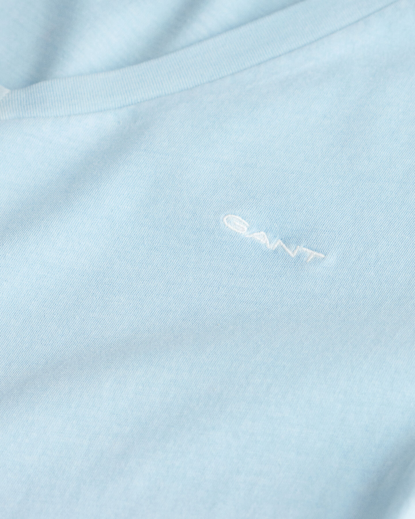 Sunfaded-t‑paita, v‑pääntie