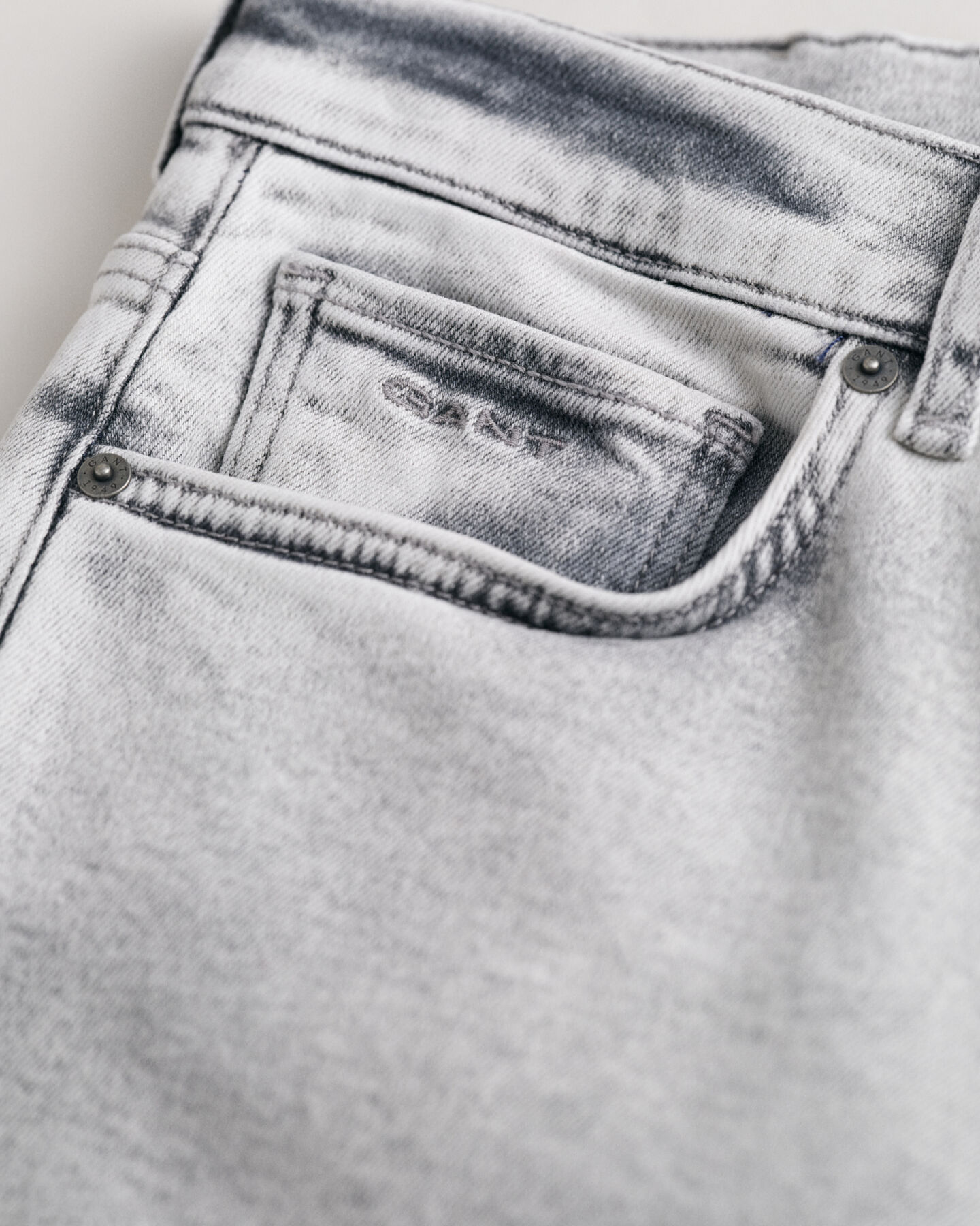 Teen Boys ‑malliston slim fit ‑mitoitetut farkut