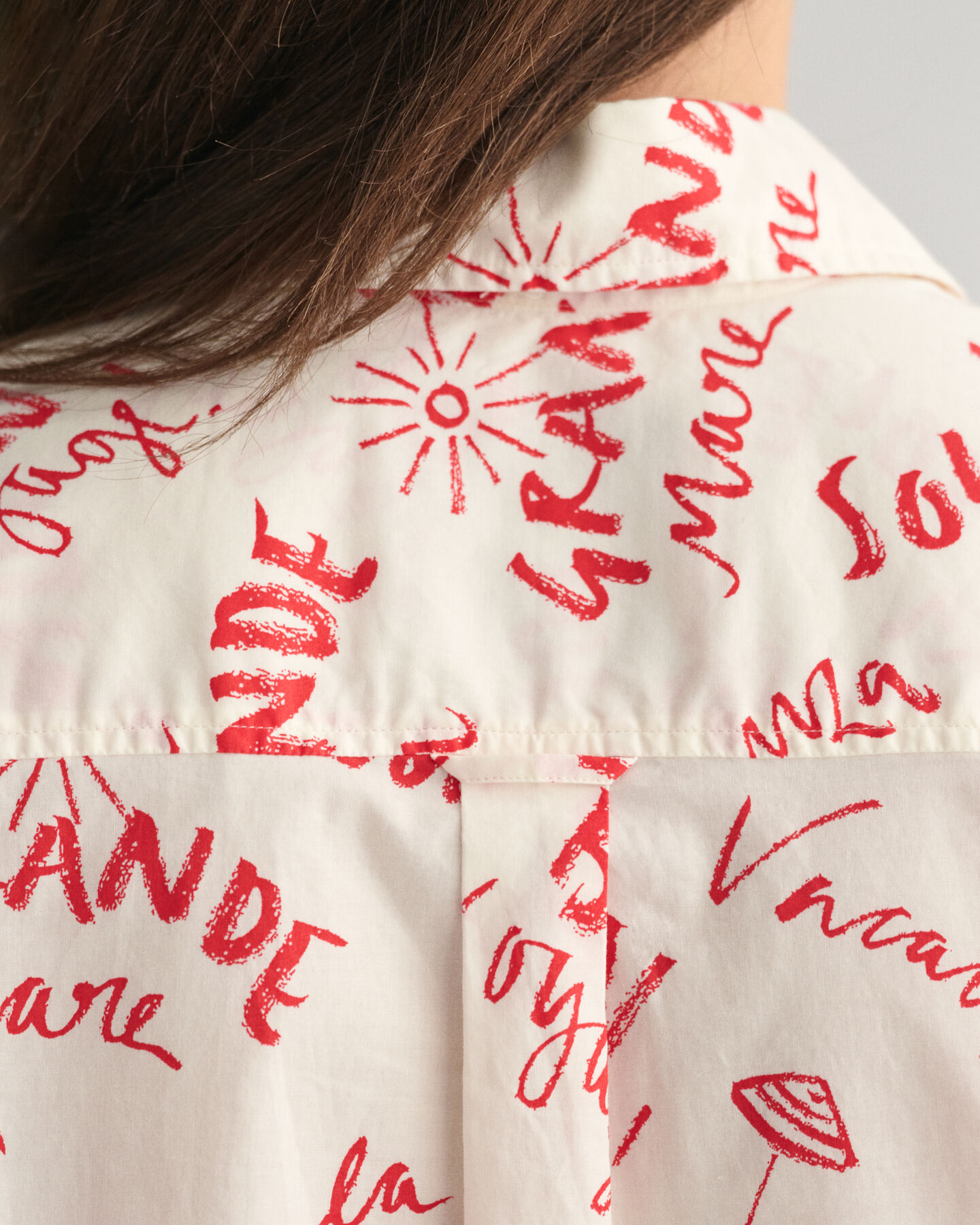 Relaxed&nbsp;fit ‑mitoitettu lyhythihainen tekstiprinttipaita