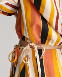 Relaxed&nbsp;fit ‑mitoitettu Tie Band -raitapaita