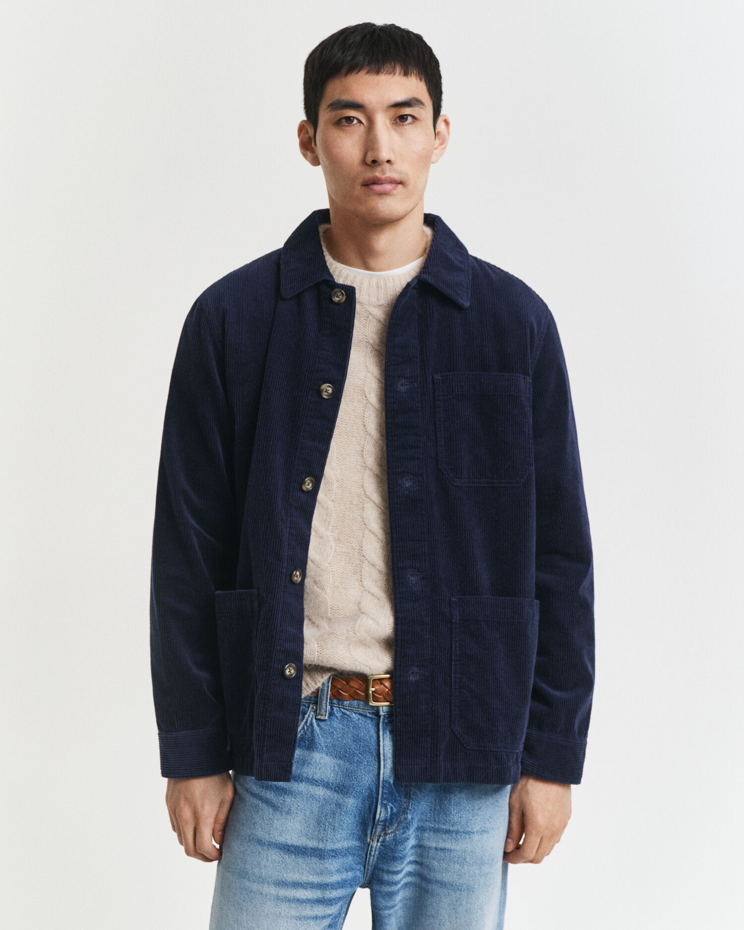 Regular fit ‑mitoitettu vakosamettipusakka