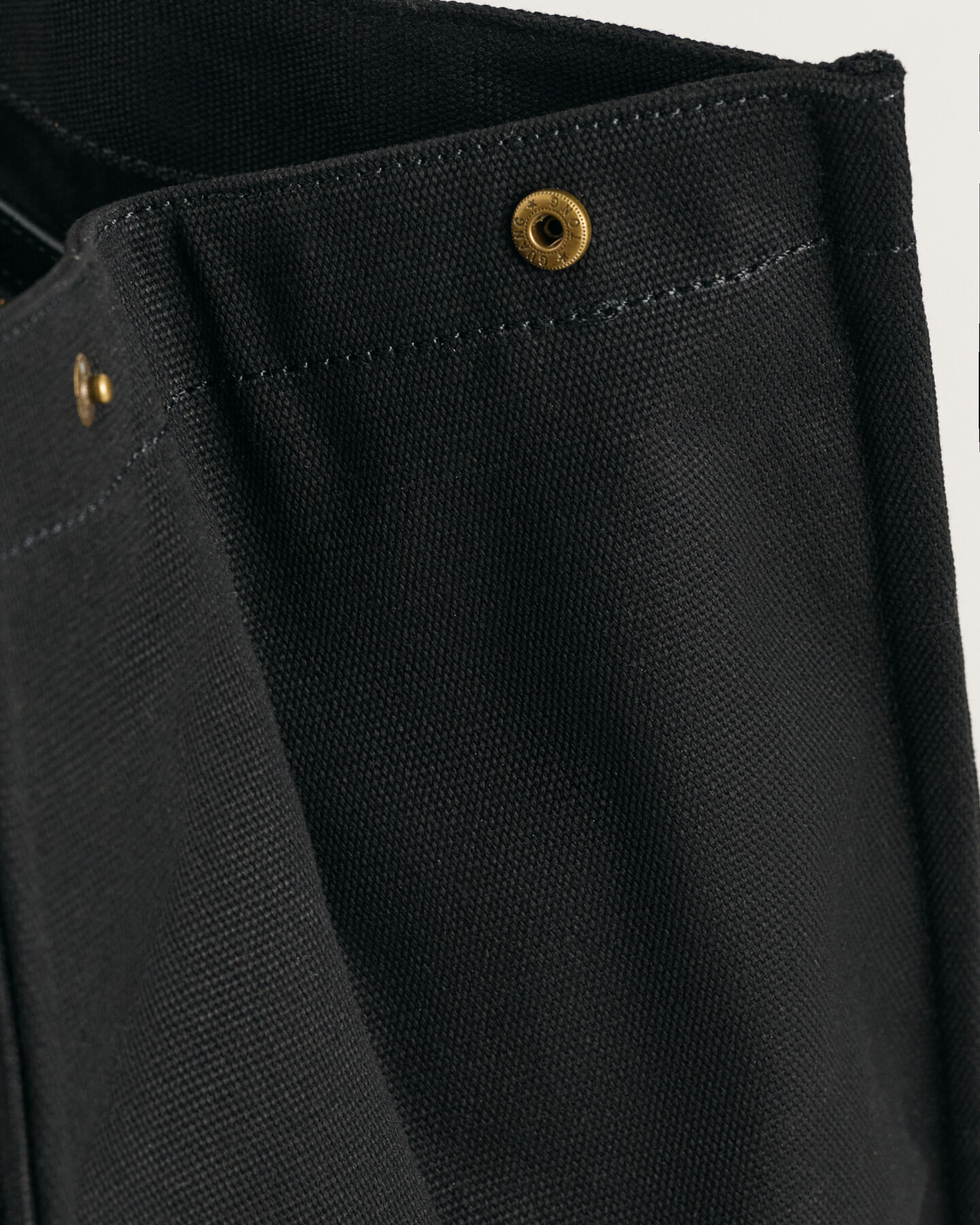 Tonal Shield ‑kanvaskassi