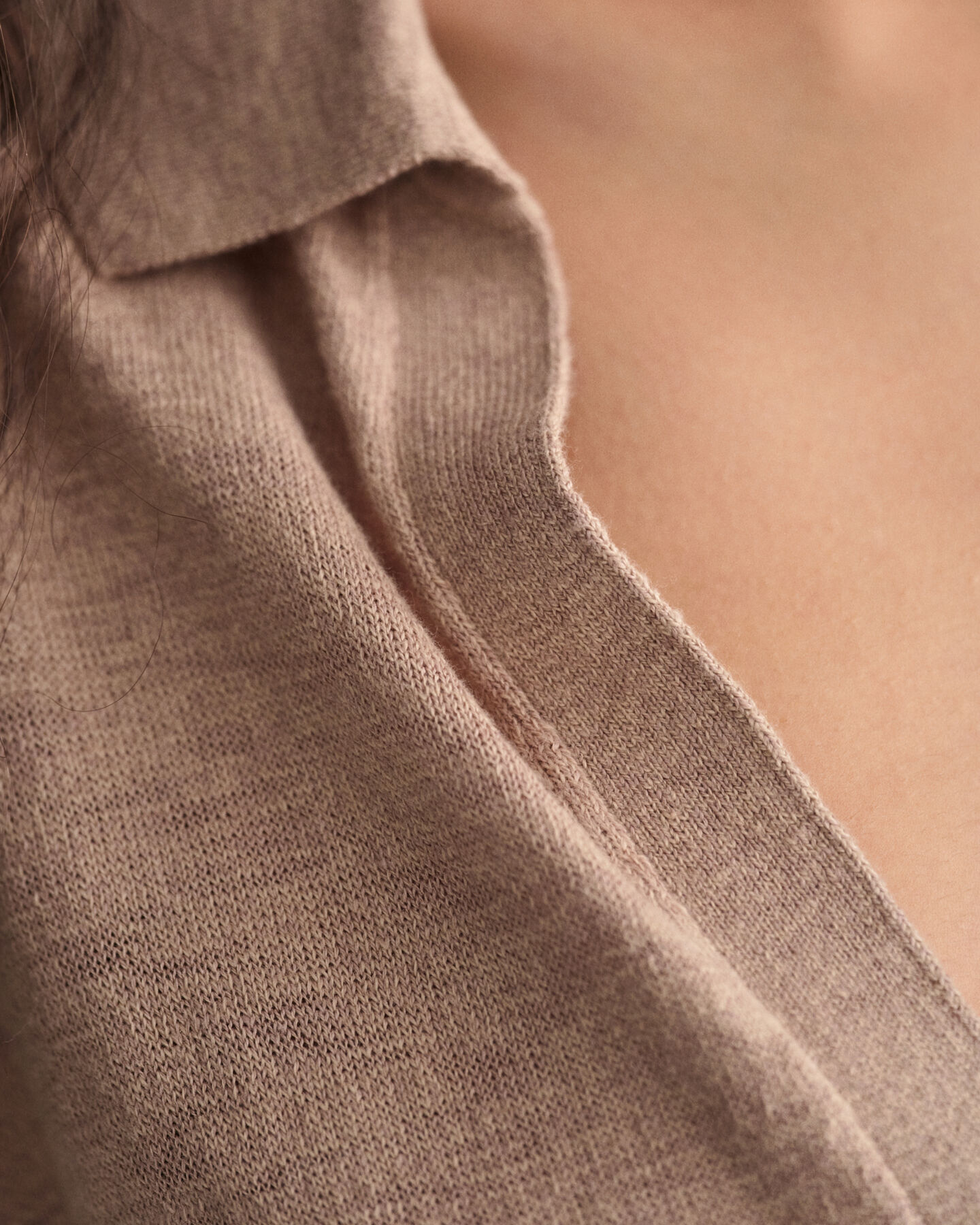 Kauluksellinen pellavasekoitemekko