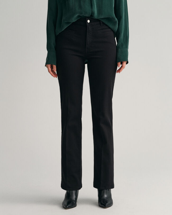 Alaspäin levenevät värifarkut