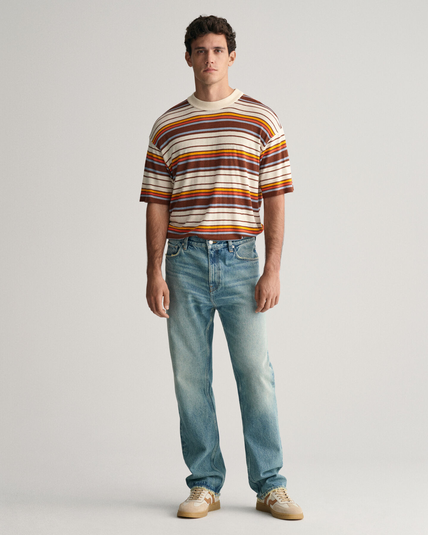 Loose fit ‑mitoitetut farkut