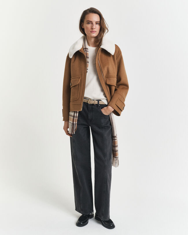 Lyhythihainen karitsanvillainen neulepusero, pyöreä pääntie