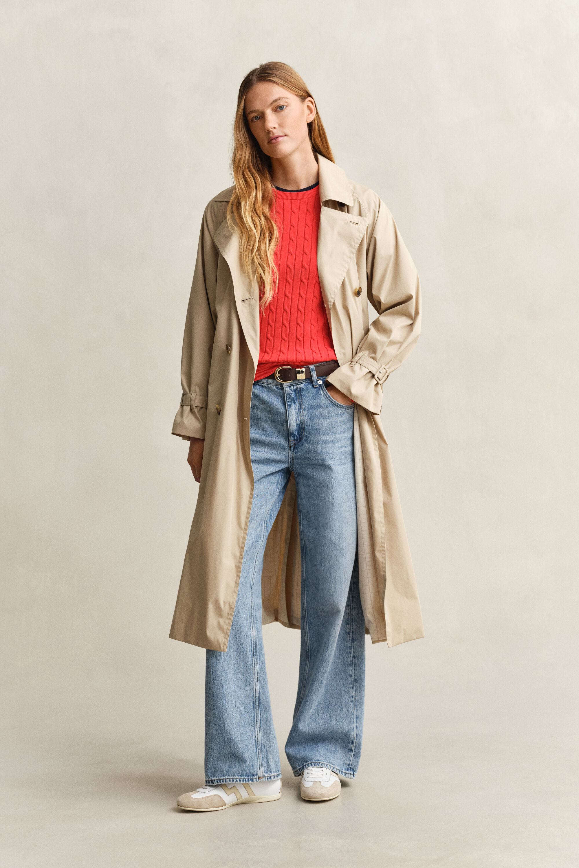 Palmikkoneule, jossa pyöreä pääntie