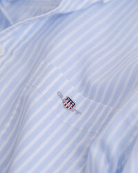 Teens-malliston raidallinen Shield-popliinipaita