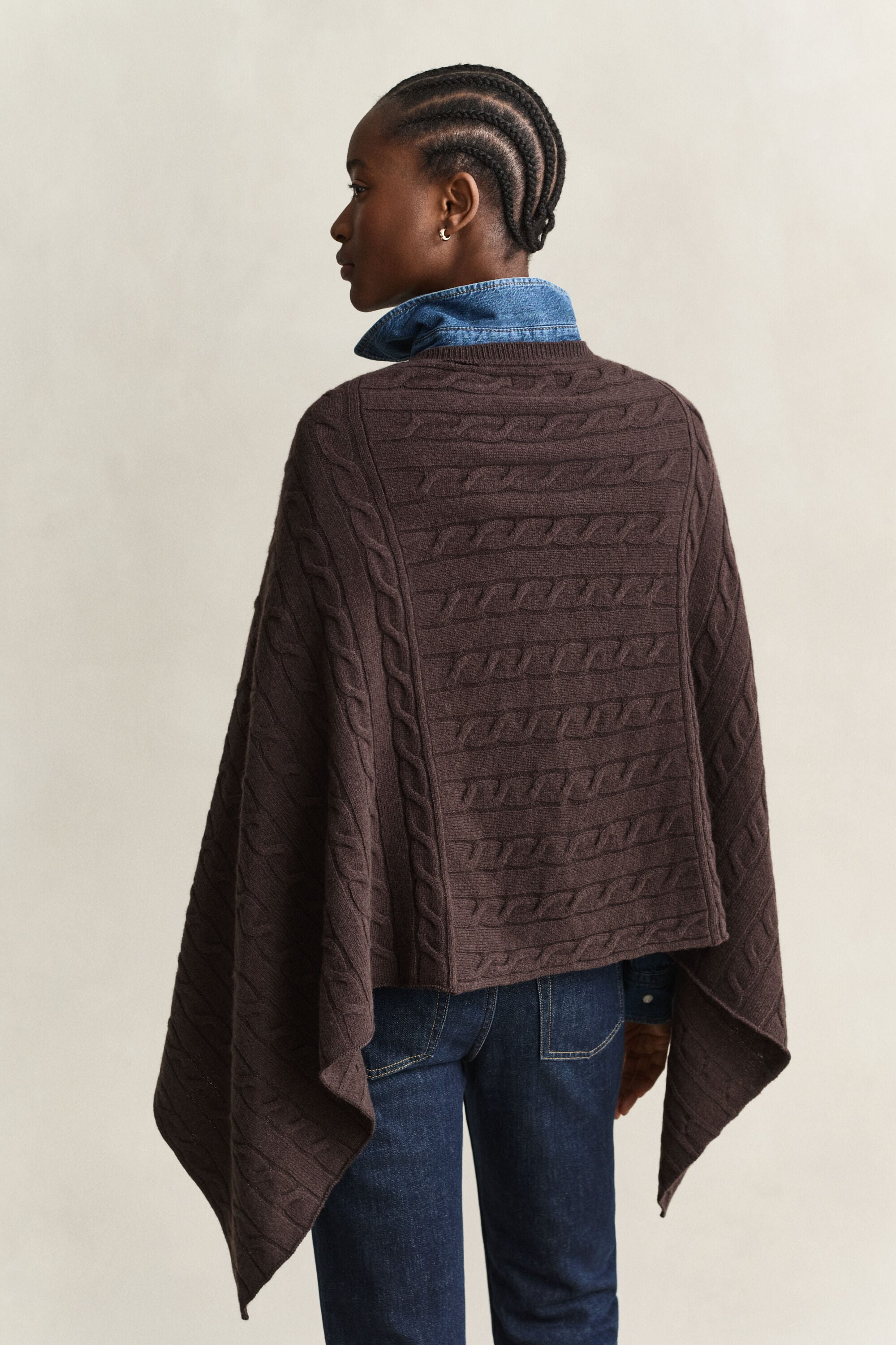 Villainen palmikkoneuleponcho