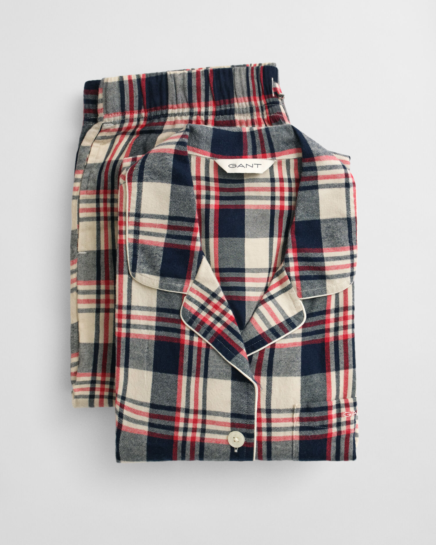 Flanellipyjama lahjapakkauksessa