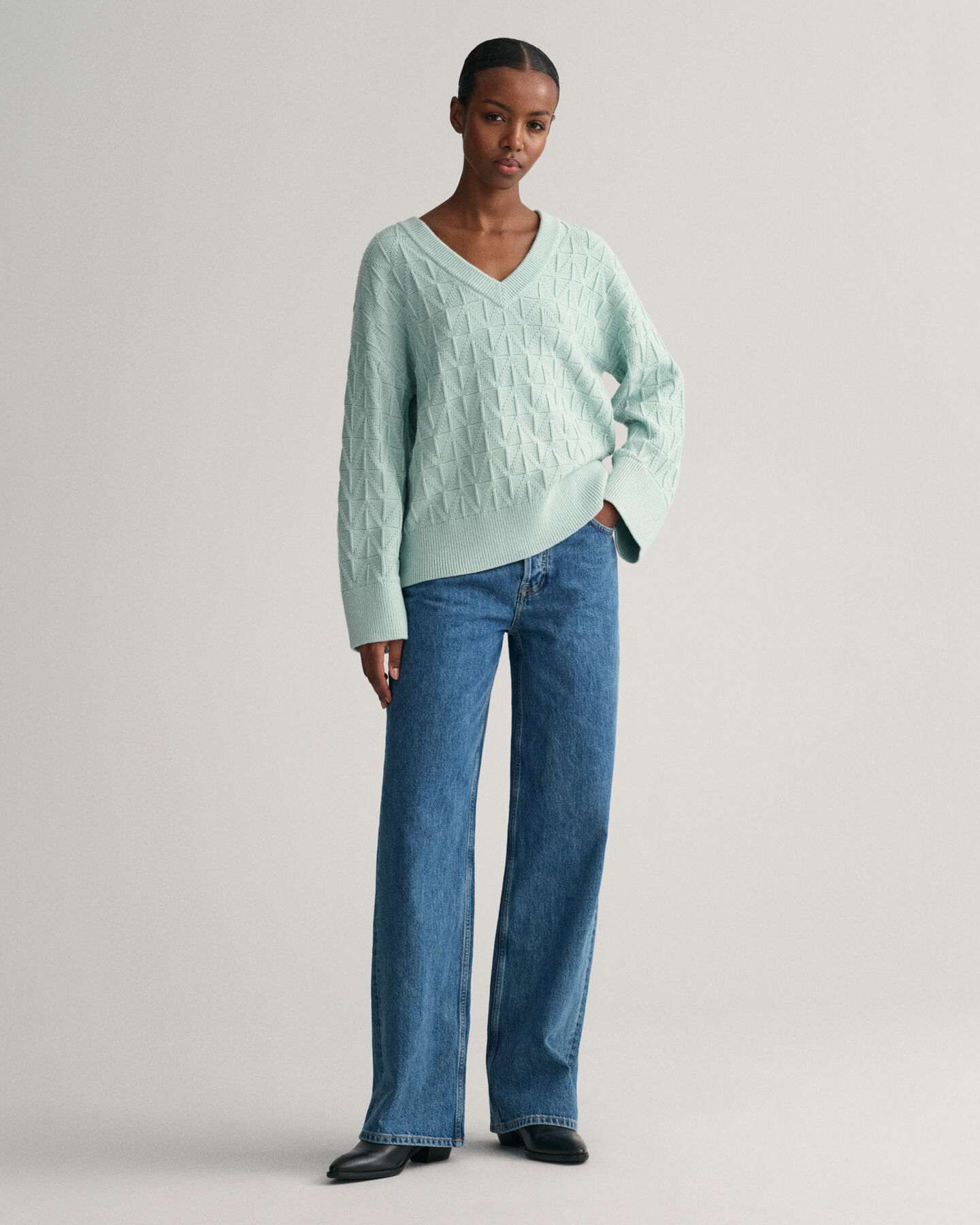 Kalanruotokuvioinen v‑neulepusero