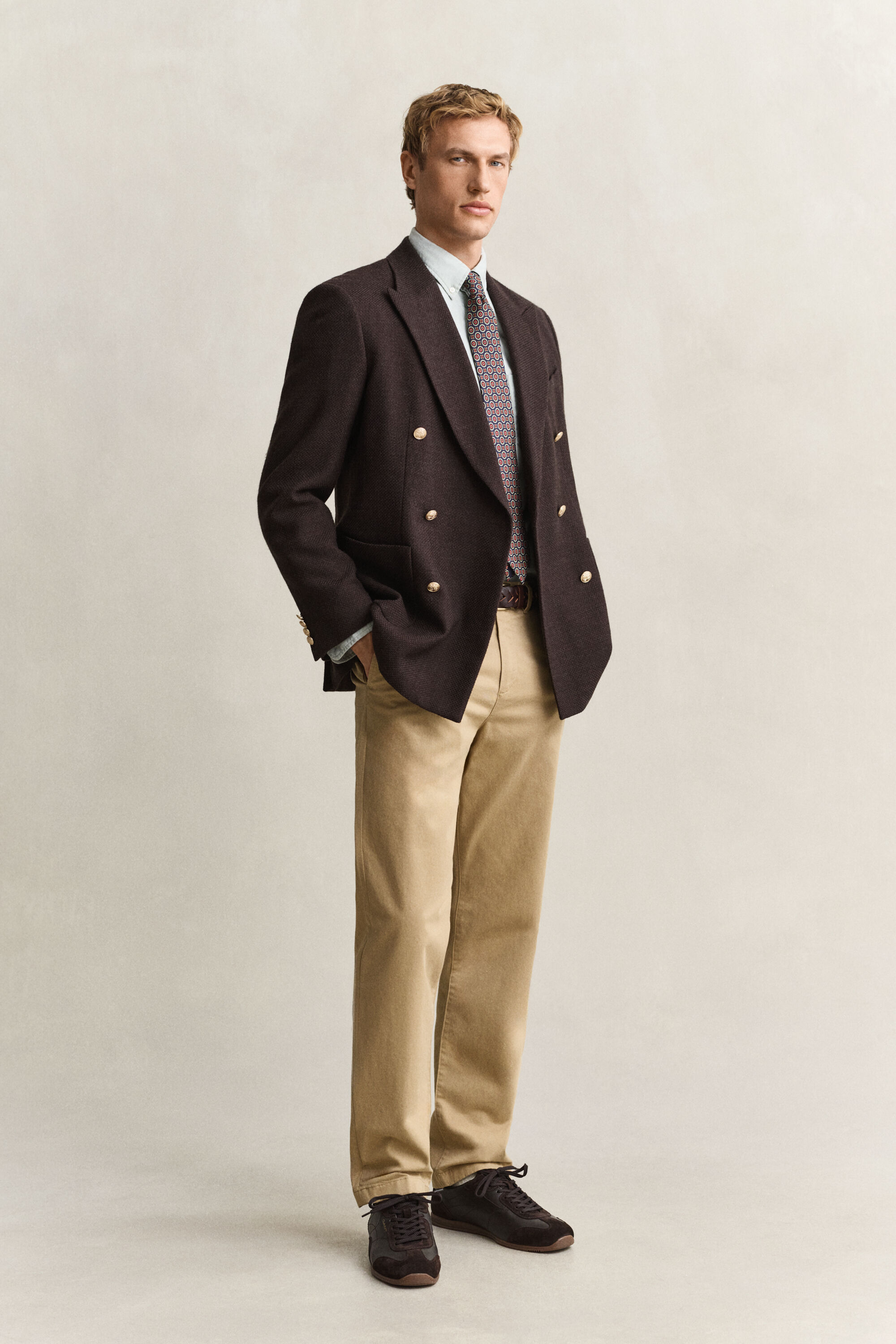 Regular fit ‑mitoitetut klassiset chinot