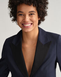 Slim fit ‑mitoitettu Tuxedo-bleiseri