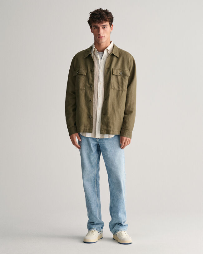 Regular&nbsp;fit ‑mitoitettu leve&auml;raitainen pellavapaita