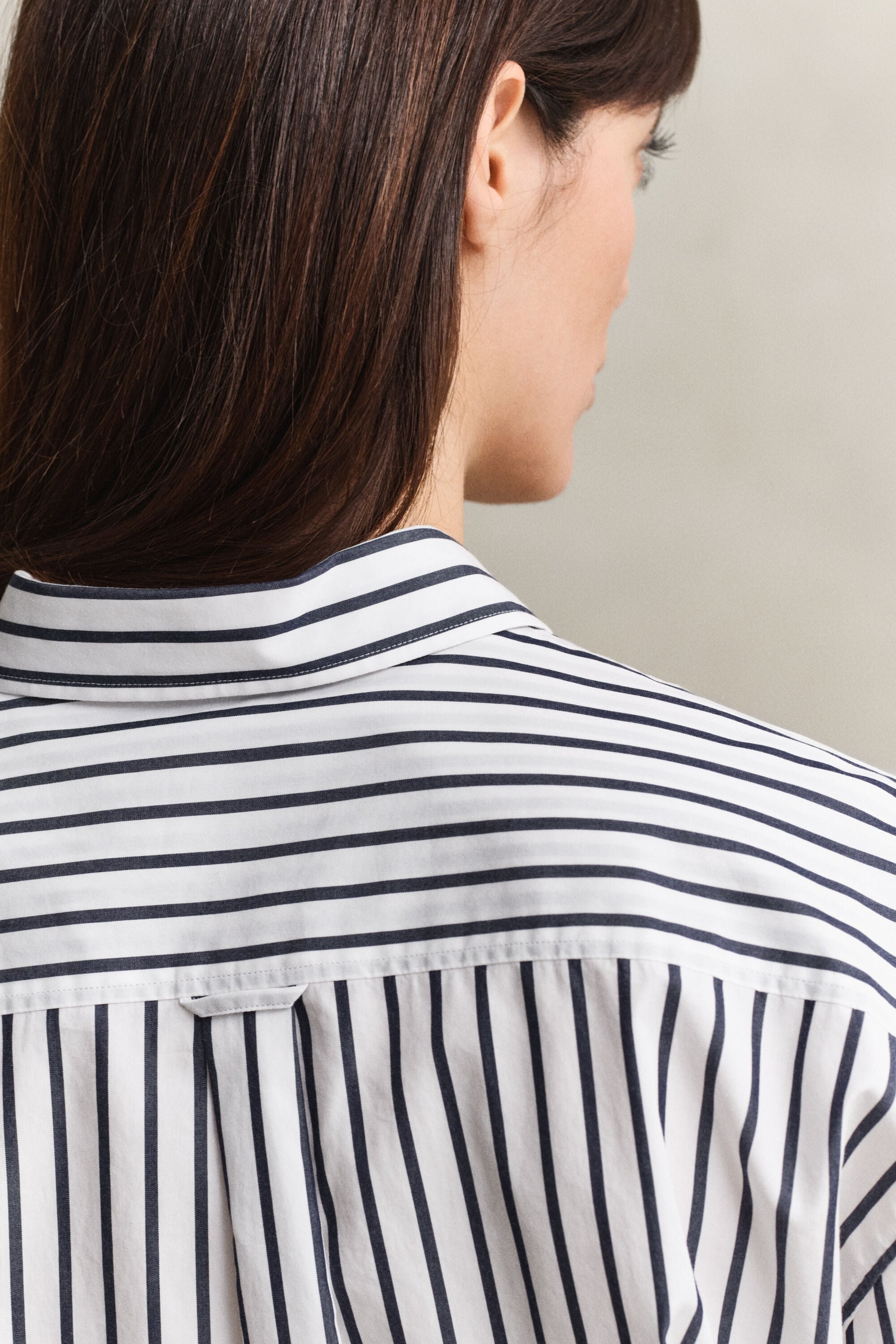 Relaxed fit ‑mitoitettu klassinen popliiniraitapaita
