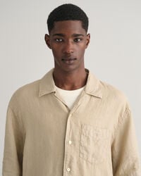 Relaxed&nbsp;fit ‑mitoitettu valmiina v&auml;rj&auml;tty lyhythihainen pellavapaita