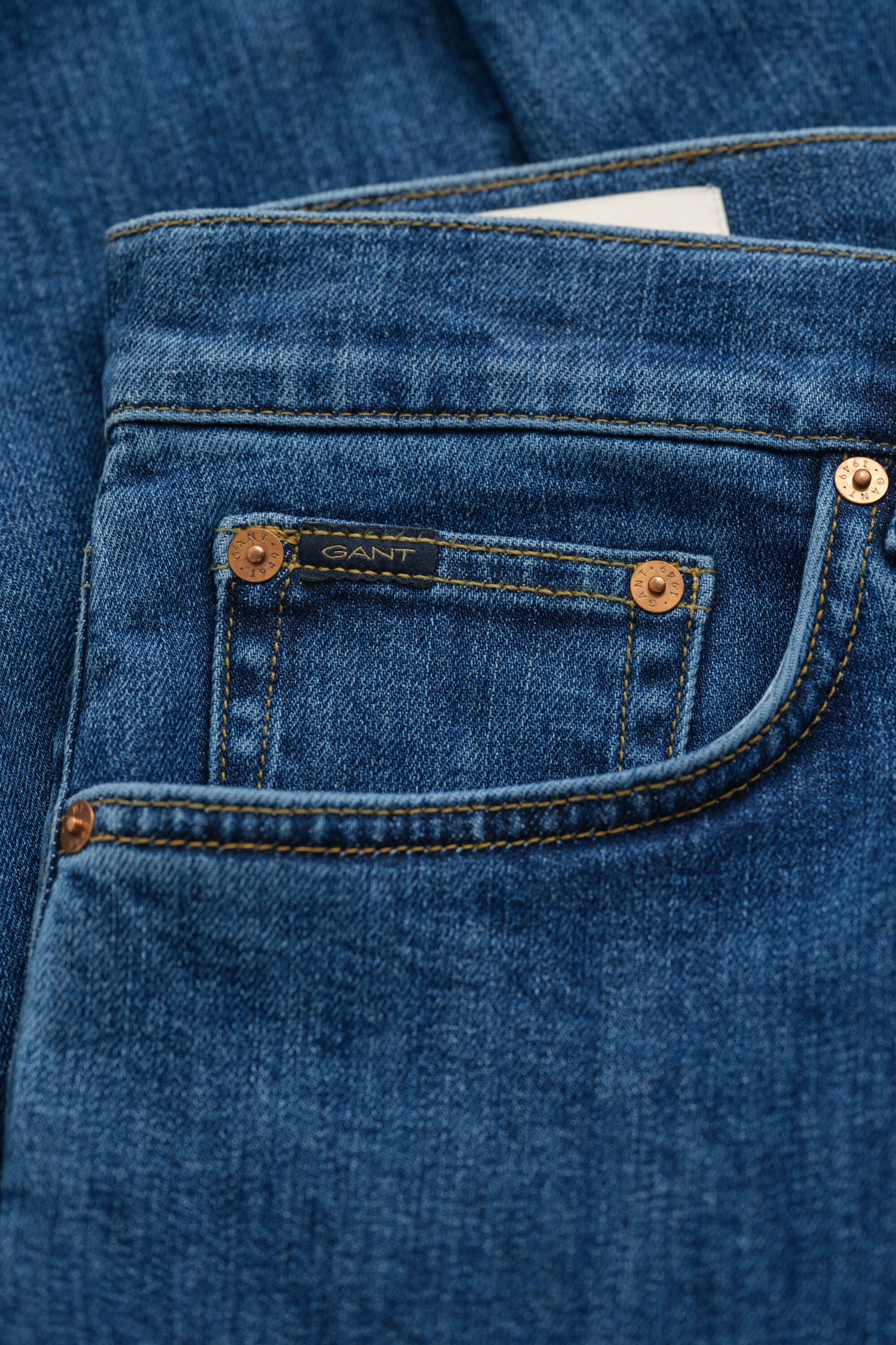 Regular fit ‑mitoitetut Clean Wash ‑farkut
