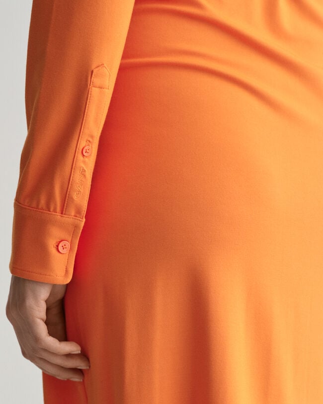 Slim&nbsp;fit ‑mitoitettu paitamekko jerseyneulosta