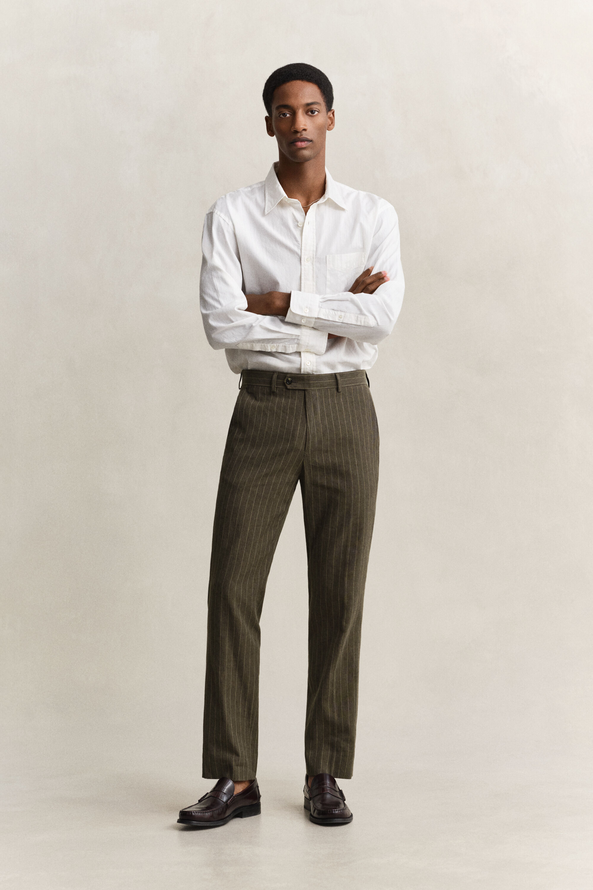 Liituraidalliset puvunhousut