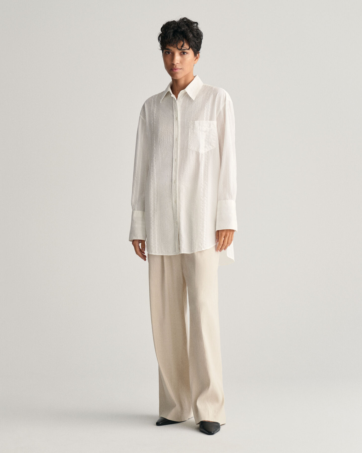 Relaxed&nbsp;fit ‑mitoitettu Seersucker-raitapaita