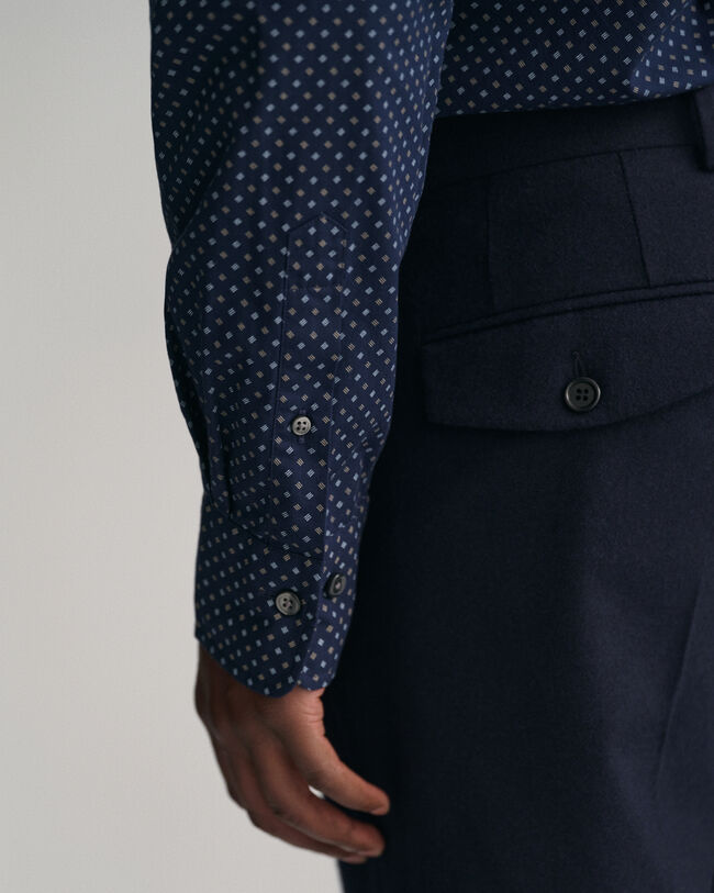 Regular fit ‑mitoitettu pikkukuvioinen paita