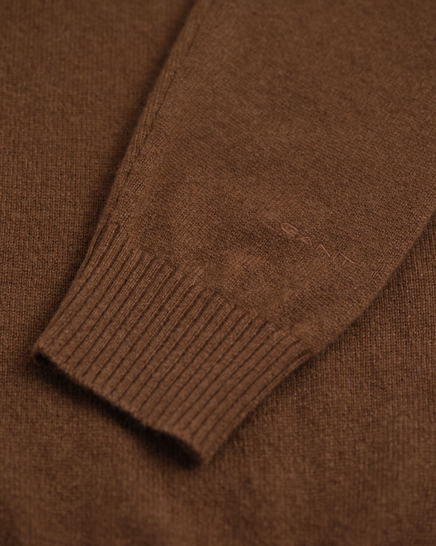 Puolivetoketjullinen kašmirneulepusero