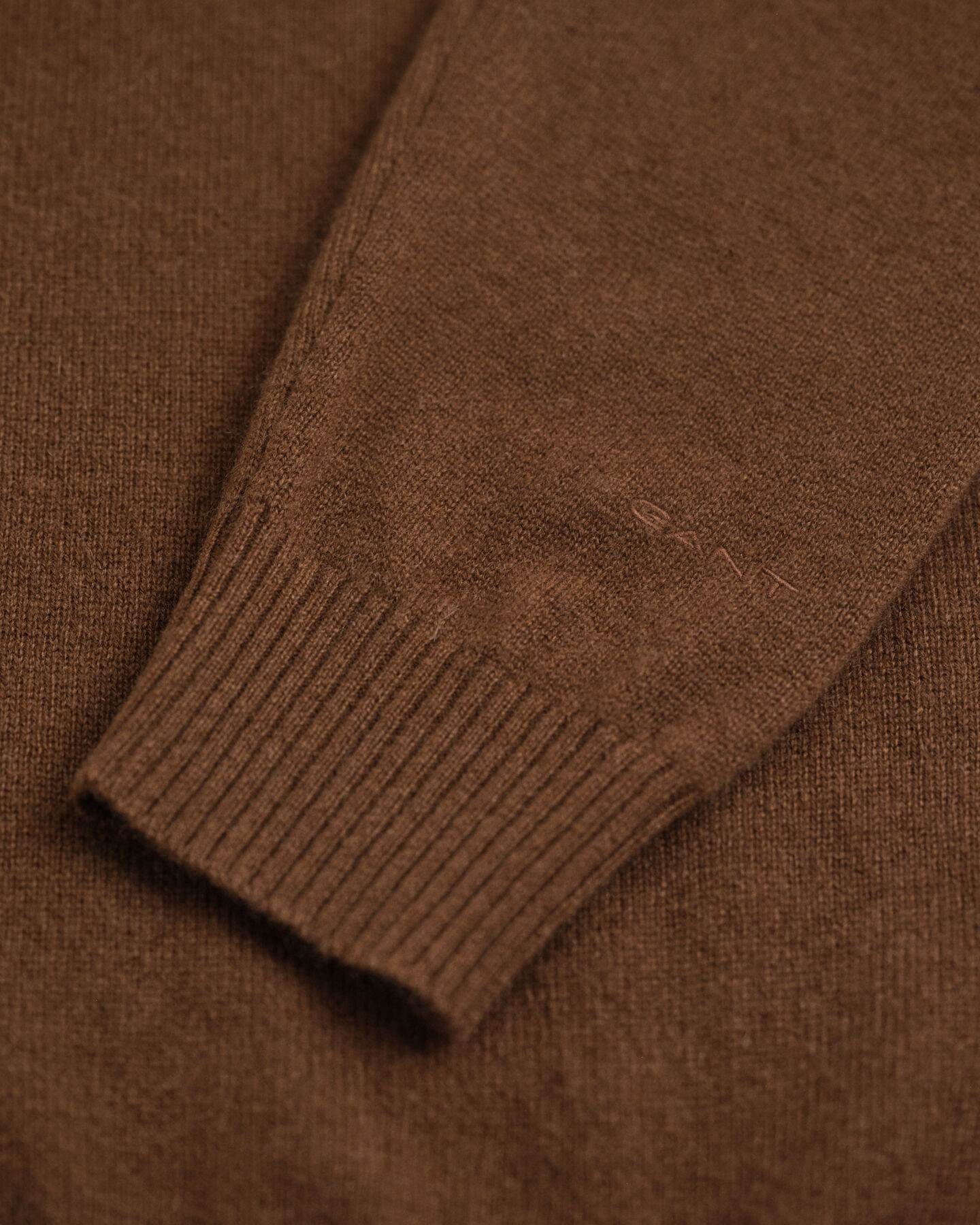 Puolivetoketjullinen kašmirneulepusero